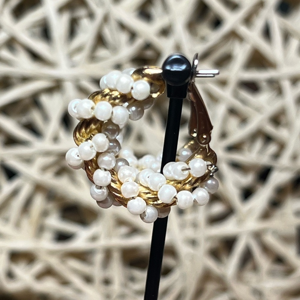 VINTAGE • GOLD & PEARL TWIST HOOP EARRINGS - Picture 2 of 5